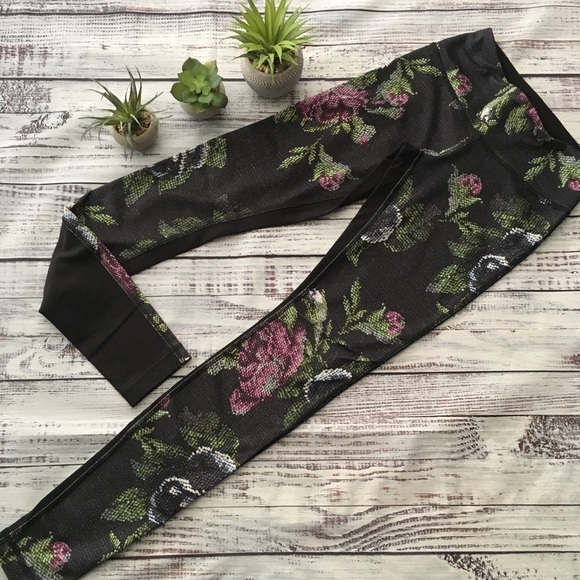 lululemon athletica Pants - Lululemon Wunderunder Floral NWOT